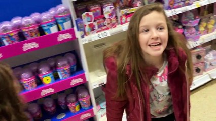 Sophia Isabella Passeando no Shopping