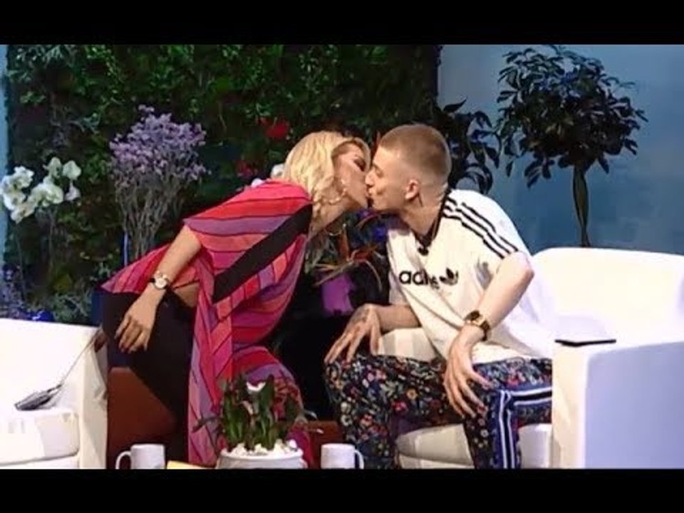 Roza Lati tregon arsyen pse e puthi Feron: Doja të luaja ping-pong me mentalitetin e shqiptarëve