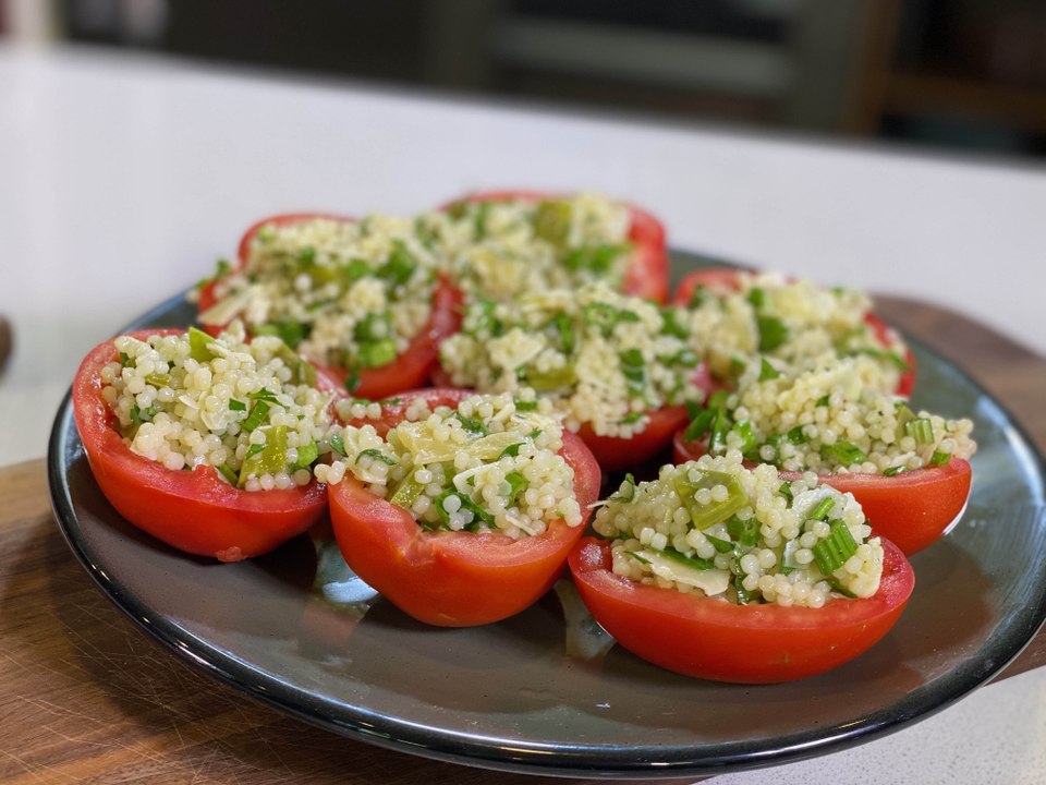 Jitomates rellenos de pasta con nopales - Recetas para Cuaresma