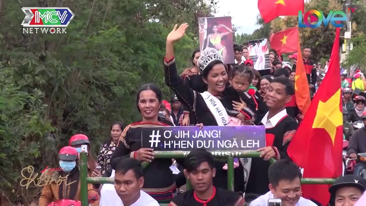 Miss Universe Vietnam 2017 H'Hen Nie paraded to her hometown