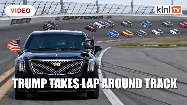 Trump kicks off Daytona 500 race crowd with limo loop, Air Force One flyby