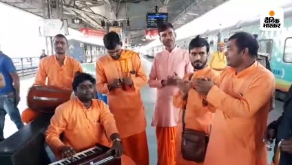 रेलवे स्टेशन पहुंची काशी महाकाल एक्सप्रेस