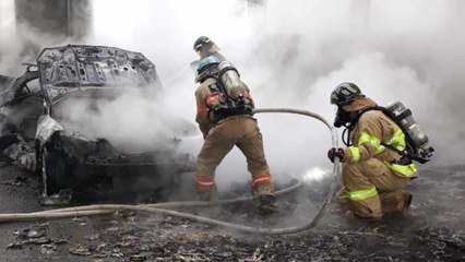 눈길에 승용차·승합차 충돌로 2명 부상 / YTN