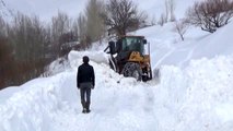 Kardan kapanan yolları açma çalışması