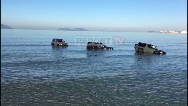 Report TV -Misteri në Vlorë, gjenden tre makina në det