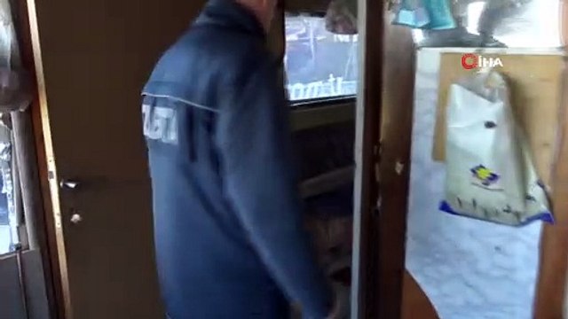 Büyükçekmece Gölü çevresinde 10 kaçak yapı yıkıldı