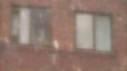 경기 군포서 60대 남성 추락사...2명 흉기에 찔린 채 발견 / YTN