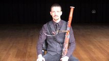 Ukraynalı müzisyen fagotla Türk müziği çalıyor