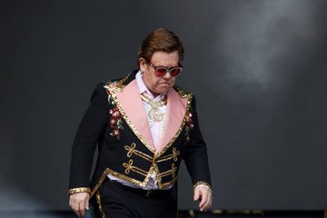 Malade et en larmes, Elton John quitte la scène d'un de ses concerts