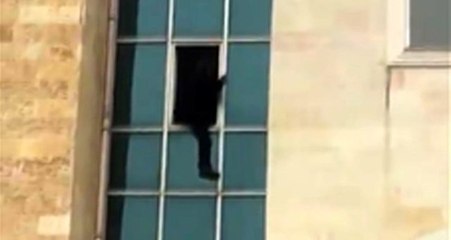 Son dakika: Cizre'de kaymakamlık binasının 5'inci katından aşağı atlayan vatandaş hayatını kaybetti