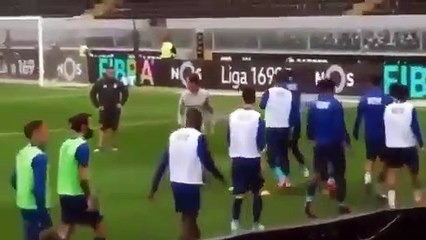 Vídeo mostra que insultos a Marega começaram ainda no aquecimento