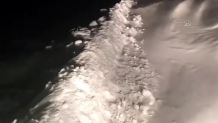 Tipi nedeniyle yolda mahsur kalan 20 kişi kurtarıldı - AĞRI