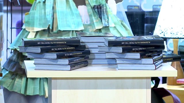 “Eja në alpet tona, eja në mit”/ Alket Ismali promovon librin me pamjen e alpeve shqiptare