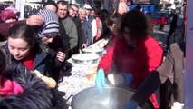 Kütahya simav'daki şölende 1 ton hamsi dağıtıldı