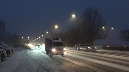 입춘 지나 뒤늦은 함박눈에 힘겨운 출근길 / YTN