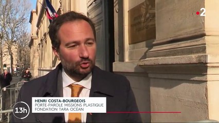 Pollution plastique : un filtre pour lutter contre le rejet en mer des microfibres de nos vêtements