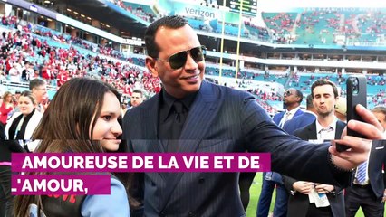 Jennifer Lopez en bikini et sans maquillage : elle donne des complexes avec son corps de rêve
