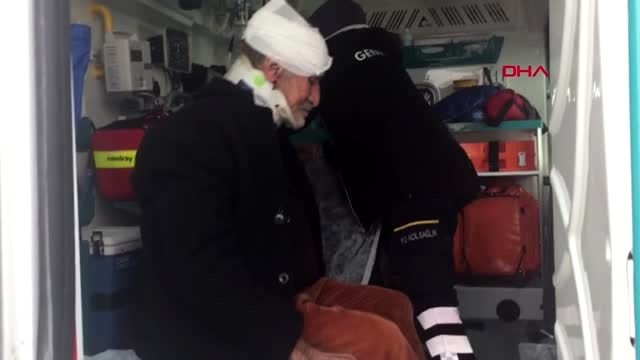 Ağrı yaşlı hastanın imdadına paletli ambulans yetişti