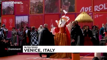 Coup d'envoi du carnaval de Venise et inquiétudes quant à la montée des eaux