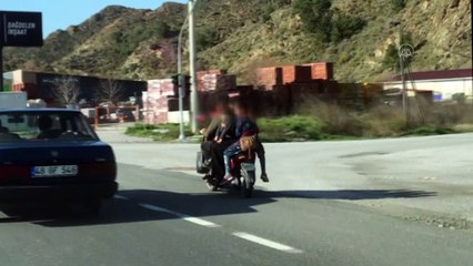 Muğla'da elektrikli bisikletteki 6 kişinin tehlikeli yolculuğu kaydedildi