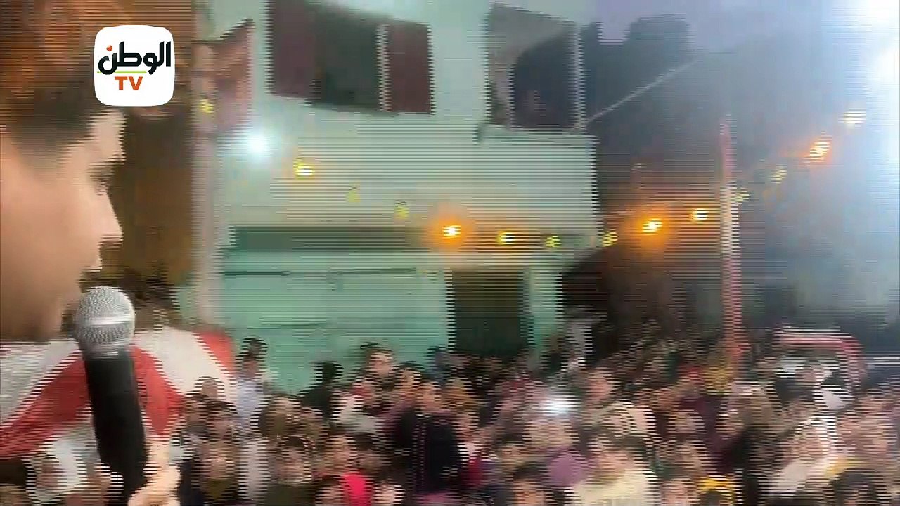 مئات الأطفال يغنون "بنت الجيران".. وعمر كمال: متقولوش خمور وحشيش