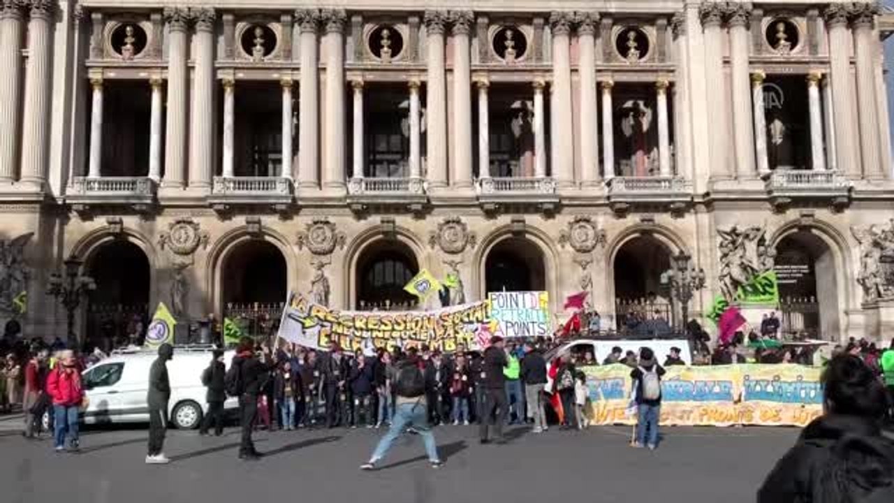 Fransa'da Ulusal Meclis'te görüşülen emeklilik reformu protestosu