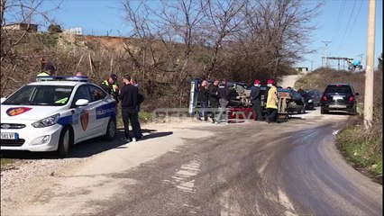 Report TV -Fier, triçikli kthehet përmbys pas përplasjes me Passatin në kthesë