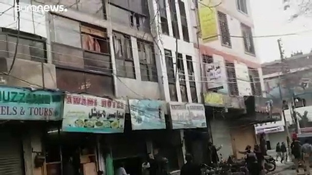 مقتل 10 بينهم رجال شرطة وإصابة 16 في هجوم انتحا...
