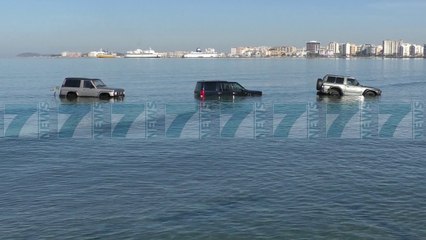 TRE MAKINA PERFUNDOJNE NE DET NE VLORE, POLICIA PYET DREJTUESIT - News, Lajme - Kanali 7