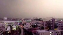 Ce train japonais se fait foudroyer pendant un orage