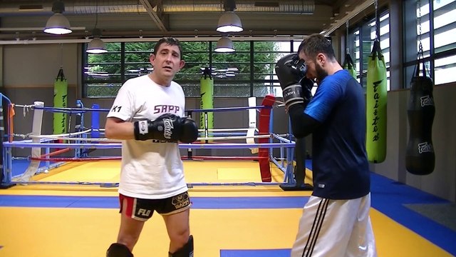 Comment apprendre à boxer? Voici des enchaînements pour améliorer ta boxe pieds poings