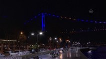 İstanbul'un iki köprüsü Kosova bayrağı renklerine büründü (2)