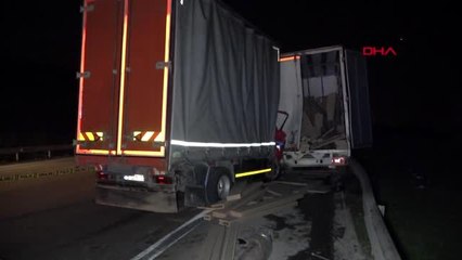 Bursa yolda kalan arkadaşına yardım ederken kamyonetin altında kaldılar 1 ölü, 4 yaralı