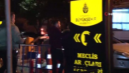 İBB önünde tinerle kendini yakmaya çalıştı