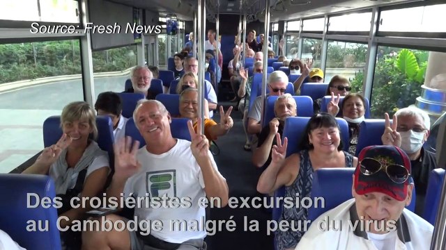 Des croisiéristes font des excursions en bus au Cambodge malgré les craintes de virus