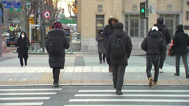 [날씨] 눈 그치고 낮부터 평년 기온...한파 점차 풀려 / YTN