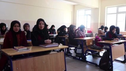 Görme engelli Esra, Kur'an-ı Kerim'i Güzel Okuma Yarışmasında üçüncü oldu