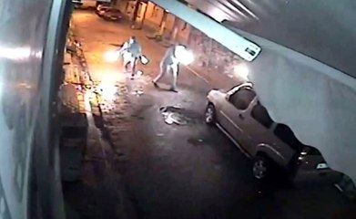 (Özel) Kavgalı olduğu ağabeyinin dükkan ve aracını molotofladı