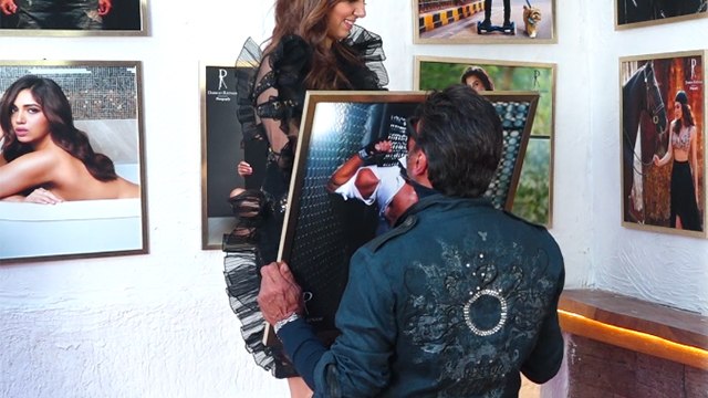 Dabboo Ratnani Calender Launch 2020 : Jackie Shroff Kisses Son Tiger's Photo | Boldsky