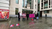 Londra'da Julian Assange'a destek gösterisi - LONDRA