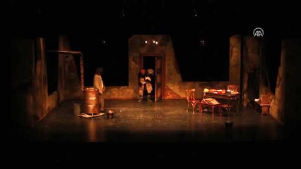 "Buzlar Çözülmeden" oyunu seyirciyle buluştu