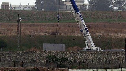 مصر تبني جدارا اسمنتيا على طول الحدود مع قطاع غزة