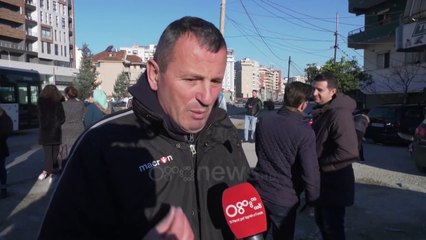 Ora News - Banorët e Astirit në protestë kundër shembjes së godinave: Nuk ikim!