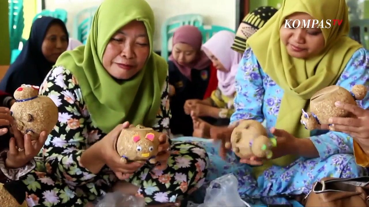 Unik Banget! Boneka dari Limbah Serbuk Kayu