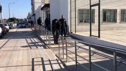 Adana'da uyuşturucu operasyonunda yakalanan 3 şüpheli tutuklandı