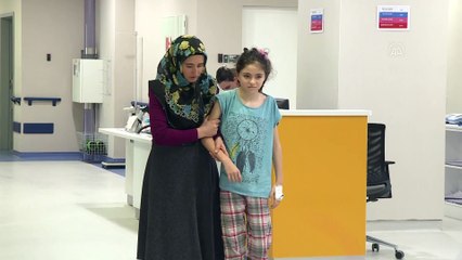 Küçük Ayşenur'un omurga eğriliği özel yöntemle düzeltildi - ANKARA