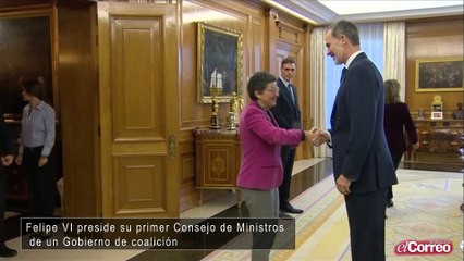 Felipe VI preside su primer Consejo de Ministros de un Gobierno de coalición