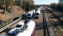 Camiones retenidos en la A-5 por las movilizaciones de agricultores