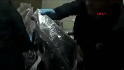 Lüks otomobillerin farlarını çalan çete yakalandı... hırsızlık anları kamerada