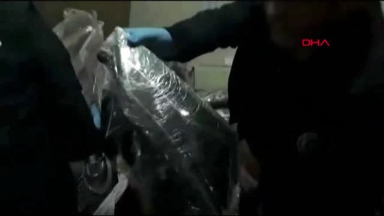 Lüks otomobillerin farlarını çalan çete yakalandı... hırsızlık anları kamerada